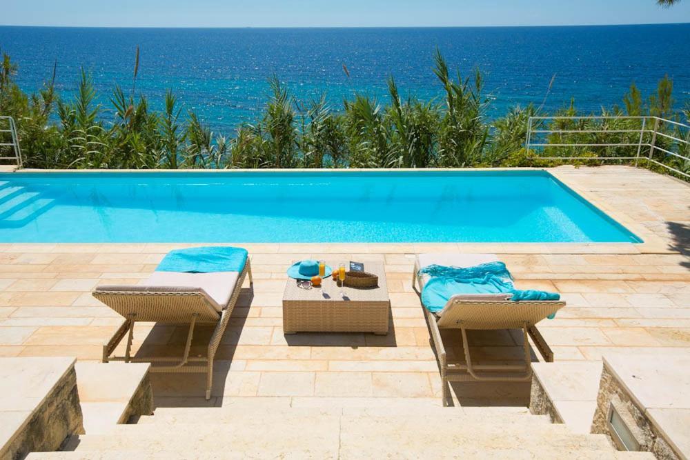 Villaparadiso Beach Front Villa Makris Gialos อาร์กอสโตลี ภายนอก รูปภาพ